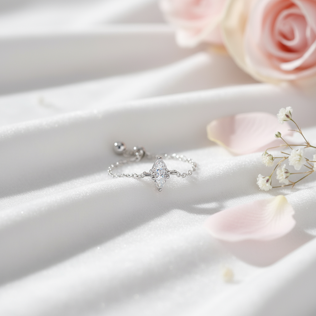 Elegant chain ring scene